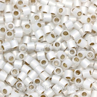 Бисер DBL-221 Miyuki Delica Beads 8/0 (блестящий, белый опал)